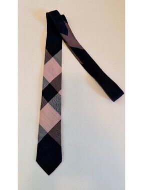 Vintage Plaid Pattern Slim Tie In Pink Gray & Black Necktie For Men